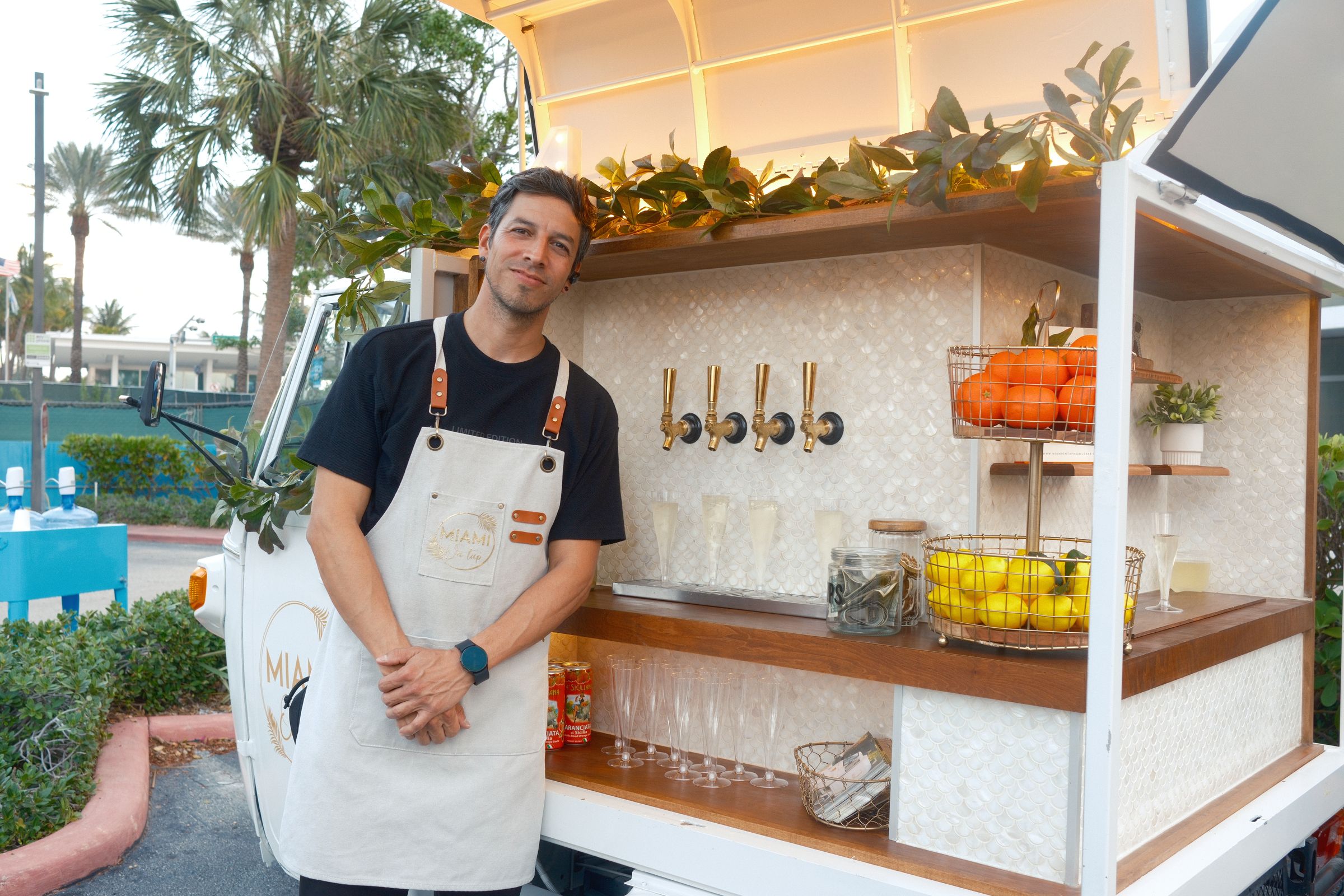 Beverage cart with taps and citrus